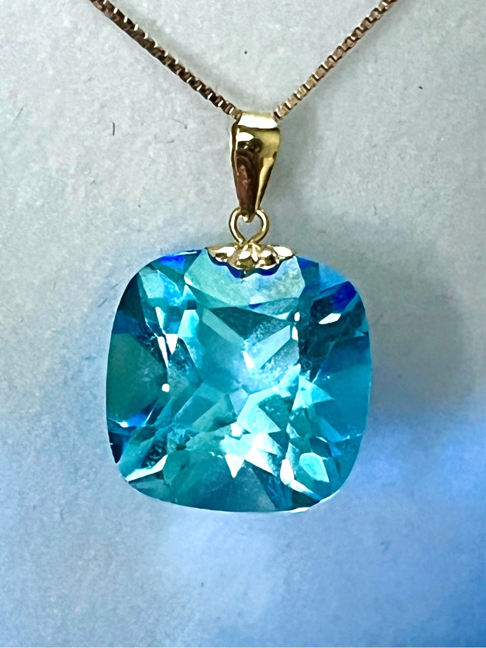 Stunning huge 13x13mm 18k solid gold Swiss blue cushion cut Pendant